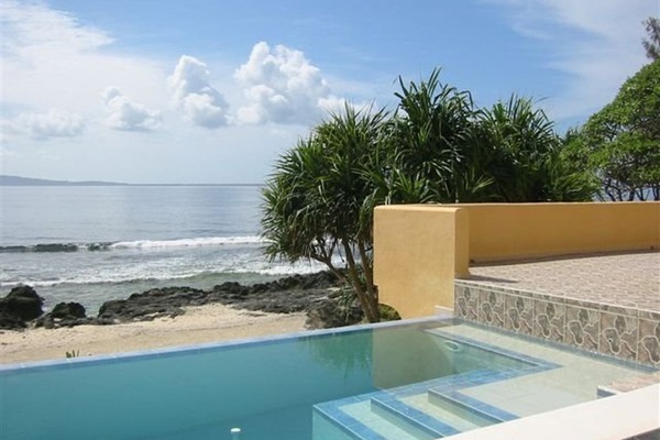 Fantastic Infinity Pool and paradise views for your sole use