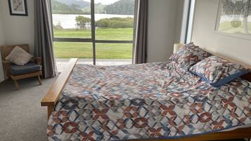 4 bedrooms, iron/ironing board, free WiFi, bed sheets