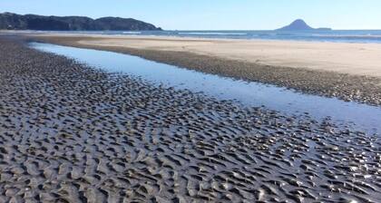 Ohope Beach 2Brm Weekender escape,handy to beach & more!