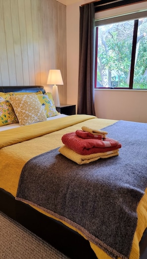 2 bedrooms, iron/ironing board, free WiFi, bed sheets - Ohope Beach  2Brm Weekender escape,handy to beach & more! (Ohope)
