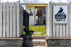 Exterior detail - Tui`s Rest – Sunny 2-Bedroom Taupo Unit, Walk to Town (Taupo)