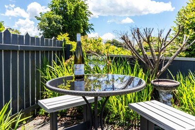 Tui`s Rest – Sunny 2-Bedroom Taupo Unit, Walk to Town