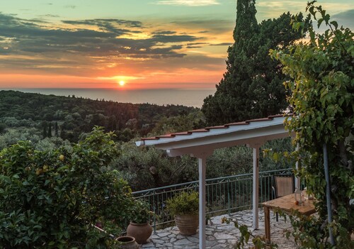 Boutique boutique chalet en pierre avec piscine privée, idéal pour un couple de lune de miel