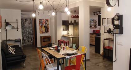 The black dog house: All NEW retro & industrial apartment close to Bari
