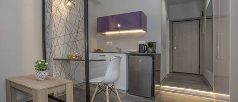 Basic Studio | Private kitchenette | Fridge, coffee/tea maker, electric kettle, toaster