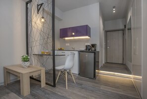 Basic Στούντιο | Ιδιωτική μικρή κουζίνα | Ψυγείο, βραστήρας για καφέ/τσάι, βραστήρας νερού, φρυγανιέρα