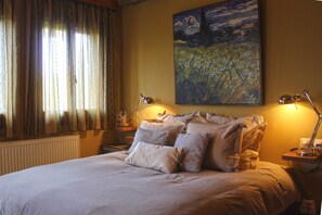 3 bedrooms, iron/ironing board, travel cot, free WiFi