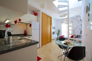 Fridge, microwave, stovetop, coffee/tea maker - Malaga: 7 minutes on foot from the Picasso Museum and the cathedral (Málaga)