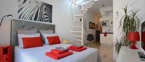 Iron/ironing board, free WiFi, bed sheets