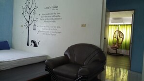 Eight Person Room | Bathroom - Shan Hu Jiao Homestay (Magong)
