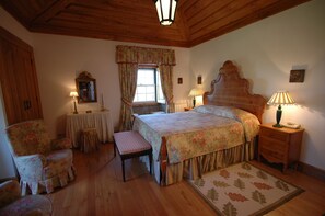 7 Schlafzimmer, Reisekinderbett, kostenloses WLAN, Bettwäsche