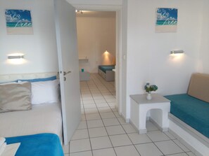 1 bedroom, in-room safe, desk, iron/ironing board - Julie's apartments in Kokkini Hani 2mins to the beach. Perfect holiday location! (Kokkini Hani)