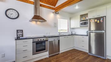 Fridge, microwave, dishwasher, cookware/dishes/utensils