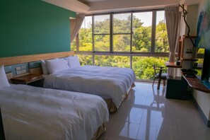 Down duvets, individually decorated, desk, blackout curtains - TopTai B&B (Hengchun)