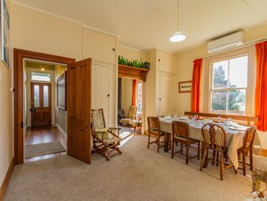 Unclassified image, 2 of 21, button