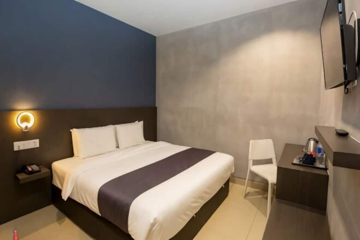 Escrivaninha, Wi-Fi de cortesia, roupa de cama