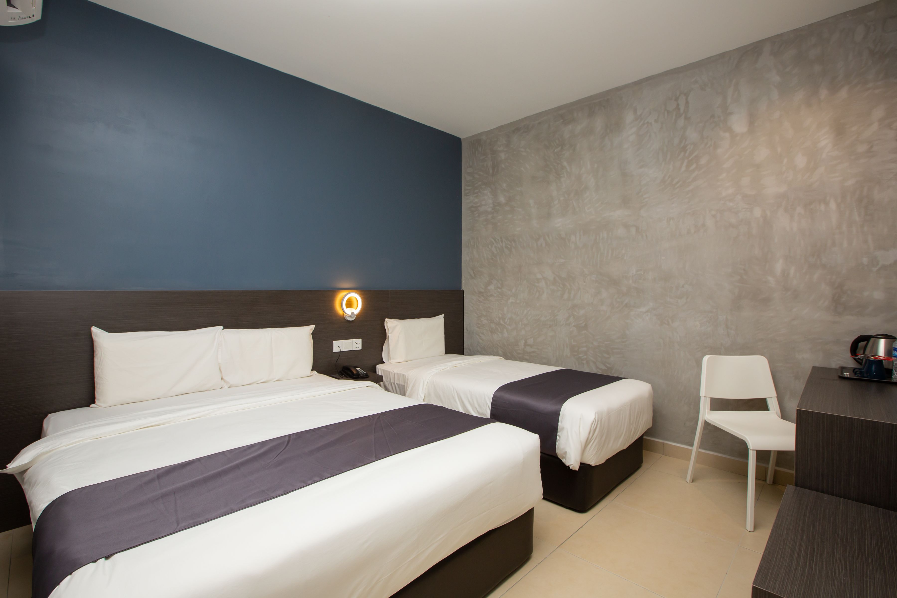 1 bedroom, desk, free wifi, bed sheets