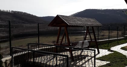 Tutustu rauhaan ja hiljaisuuteen Vineyard Chaletissa.