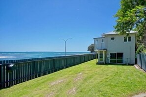Property grounds - Maketu Beach Front Watchtower (Maketu)