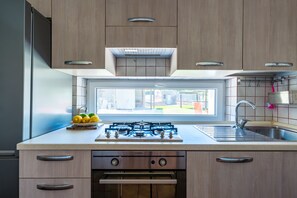 Kühlschrank, Ofen, Herdplatte, Geschirrspüler