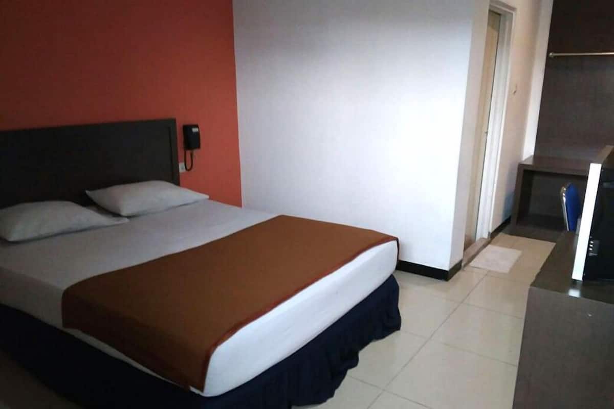Standard Room | Desk, WiFi (free)