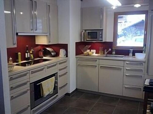 Chalet w/modern furnishings - great place to spend time with friends