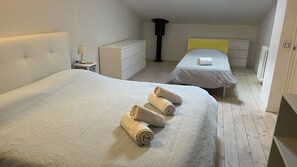 2 chambres, fer et planche à repasser, accès au Wi-Fi (inclus)