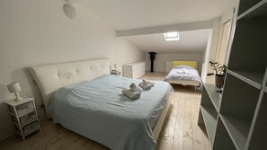 2 bedrooms, iron/ironing board, free WiFi, bed sheets