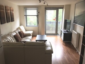 Living area - Stunning furnished 2 bed flat in perfect location (London)