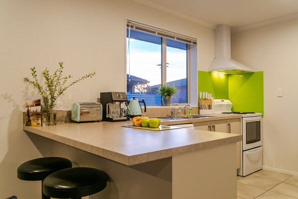 Réfrigérateur, micro-ondes, four, lave-vaisselle