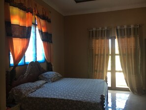 3 chambres, bureau, Wi-Fi, draps fournis