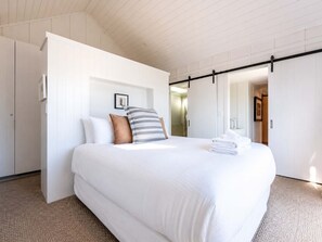 3 habitaciones, tabla de planchar con plancha, wifi y ropa de cama