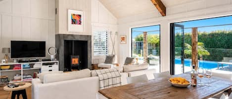 TV, fireplace, offices