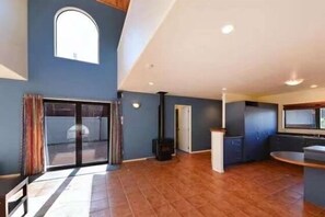 Interior - Great View near Rotorua Lake (Rotorua Township)