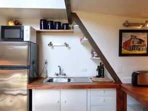 冰箱、微波炉、烤箱、烤面包机