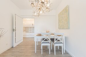 Dining - Gandarinha Apartment by the sea (Cascais)