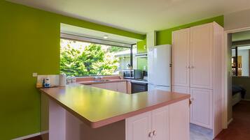 Réfrigérateur, micro-ondes, four, lave-vaisselle