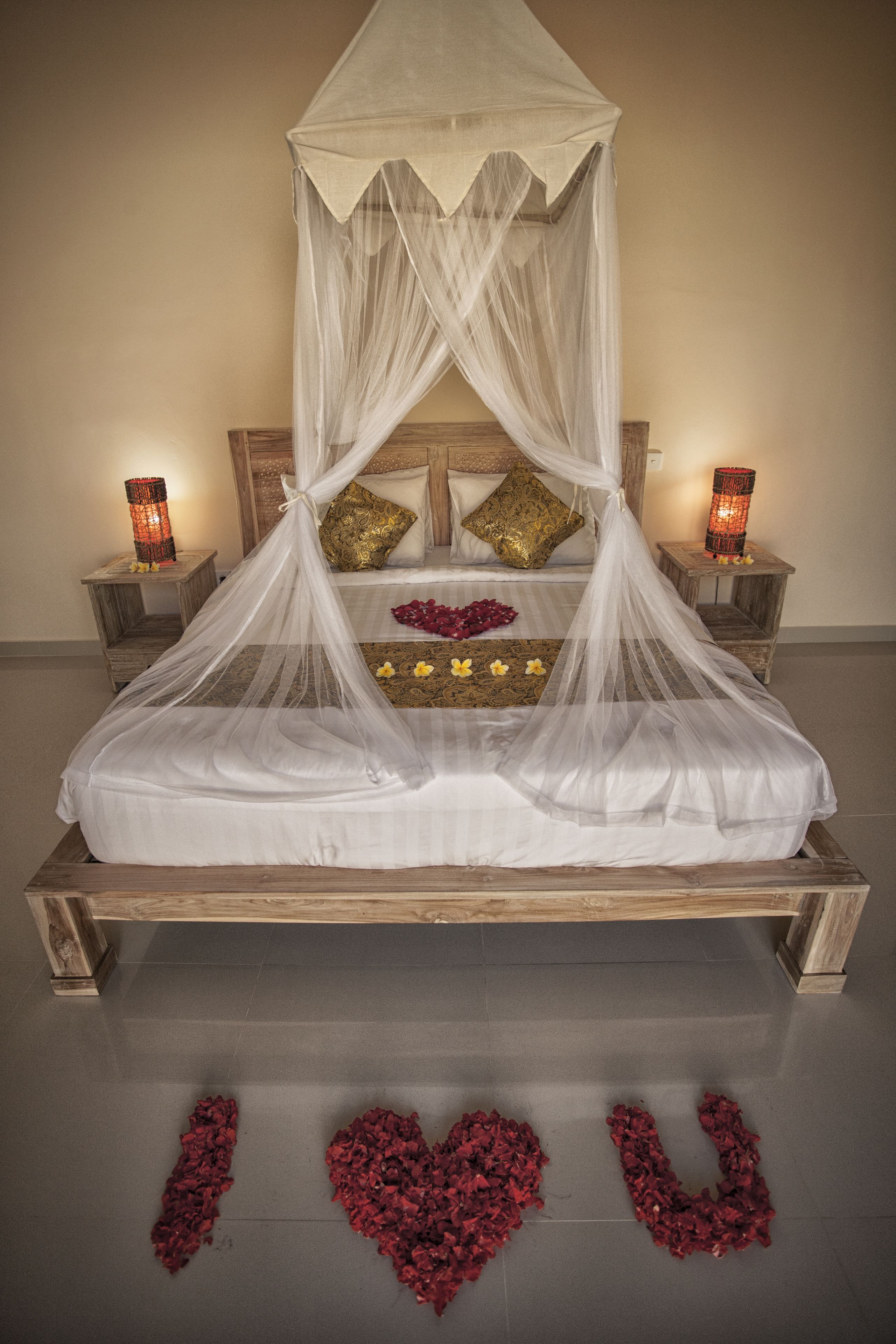 Honeymoon Villa | Soundproofing, rollaway beds, free WiFi, bed sheets