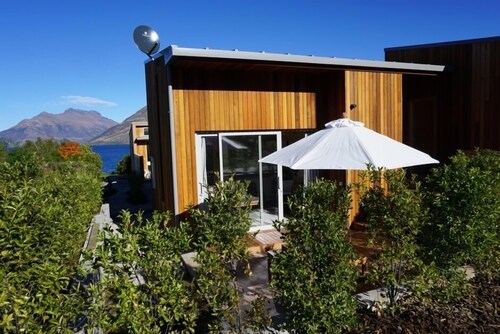 The Spruce Hus - Studio by the lake.