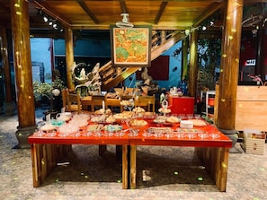 Breakfast, lunch, dinner served; local cuisine