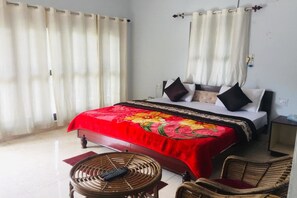 Deluxe Quadruple Room | Free WiFi, wheelchair access - Shangrila Resorts by Raatri (Jakholi)