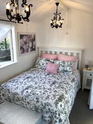 3 chambres, bureau, fer et planche à repasser, accès au Wi-Fi (inclus)