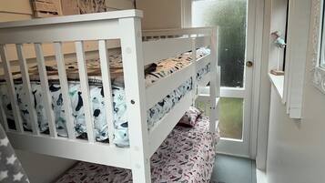 3 bedrooms, desk, iron/ironing board, free WiFi