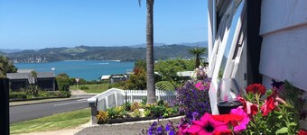 Unique Tiny homes with fabulous sea views and cosy internal courtyard.