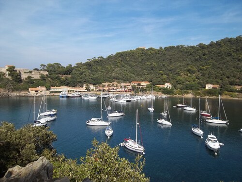 HYÈRES (Halbinsel Giens), MAGNIFICENT STUDIO 50 m vom Meer entfernt!