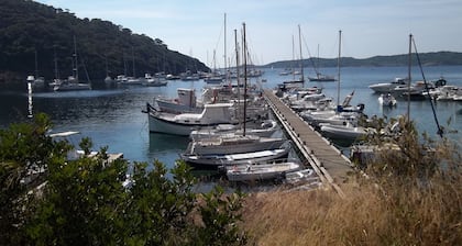 HYÈRES (Halbinsel Giens), MAGNIFICENT STUDIO 50 m vom Meer entfernt!