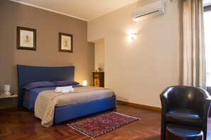 4 Schlafzimmer, Schreibtisch, Bügeleisen/Bügelbrett, WLAN