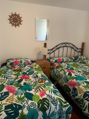 2 bedrooms, iron/ironing board, bed sheets