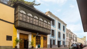 Unclassified image, 3 of 52, button - Hotel España (Lima)