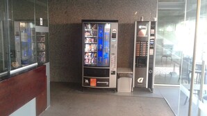 A vending machine area with a beverage dispenser and a coffee machine. - Studio 15 km from the center of Madrid (Leganés)